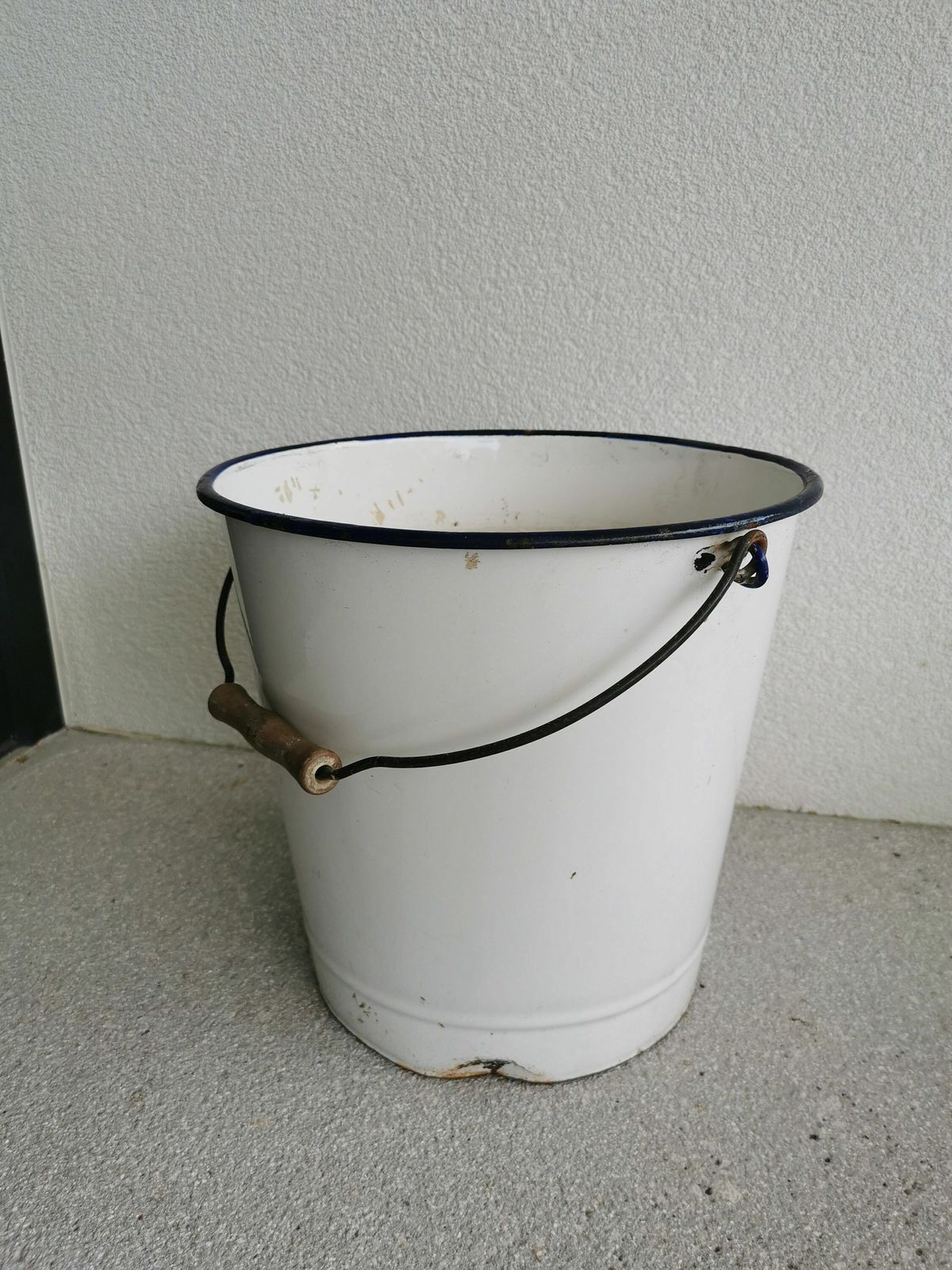 Vintage Large Enamel Buckets By Emo Celje / 1970s Yugoslavia / White Enamelware Planter With Wooden Handle photo furniture