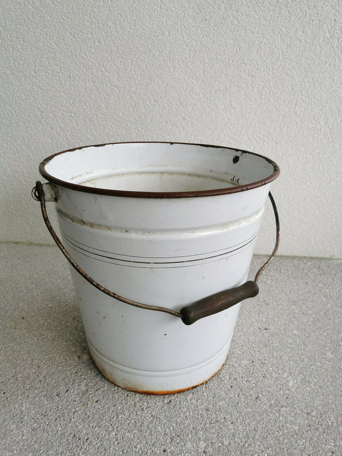 Vintage Large Enamel Buckets By Emo Celje / 1970s Yugoslavia / White Enamelware Planter With Wooden Handle photo Home Decor