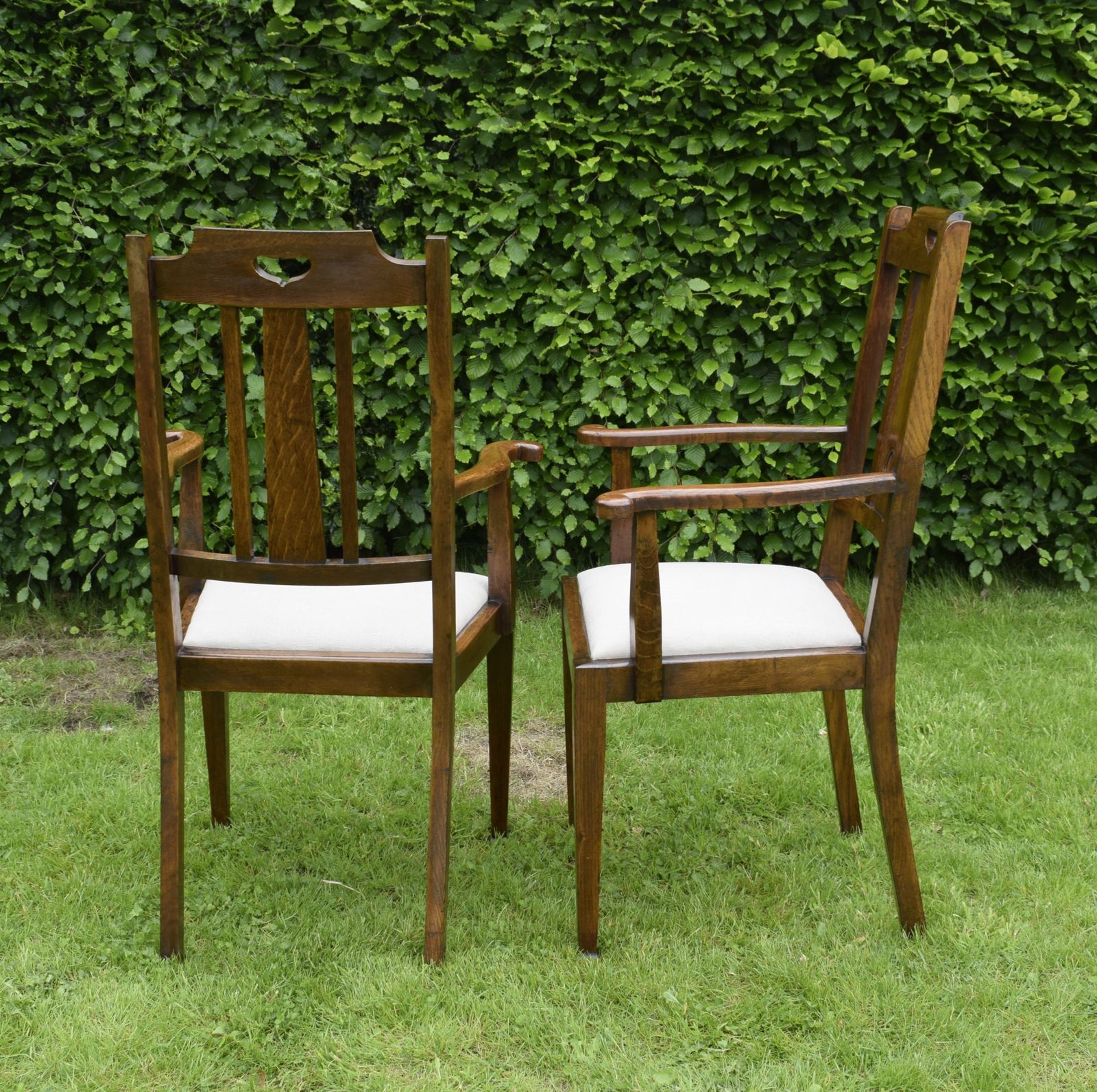 photo vintage Pair Of Oak Arts & Crafts Armchairs