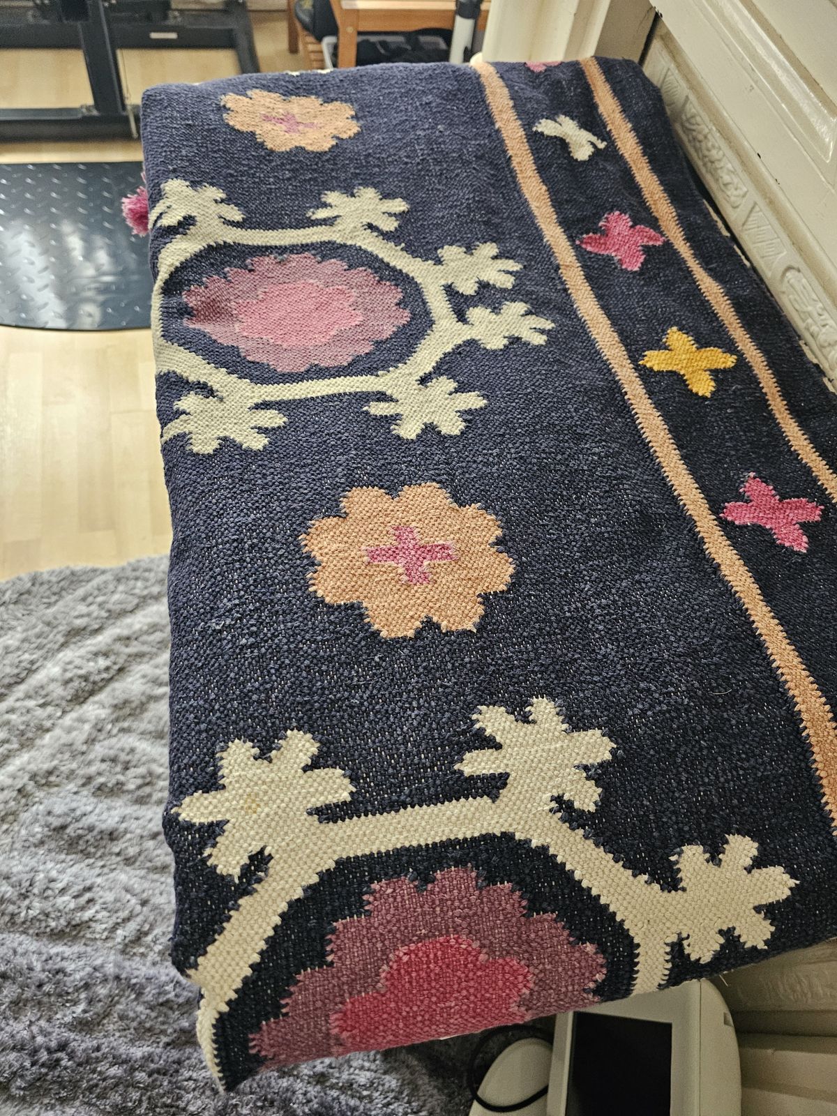 Beautiful Rug ( Matching Chair On Different Listing)