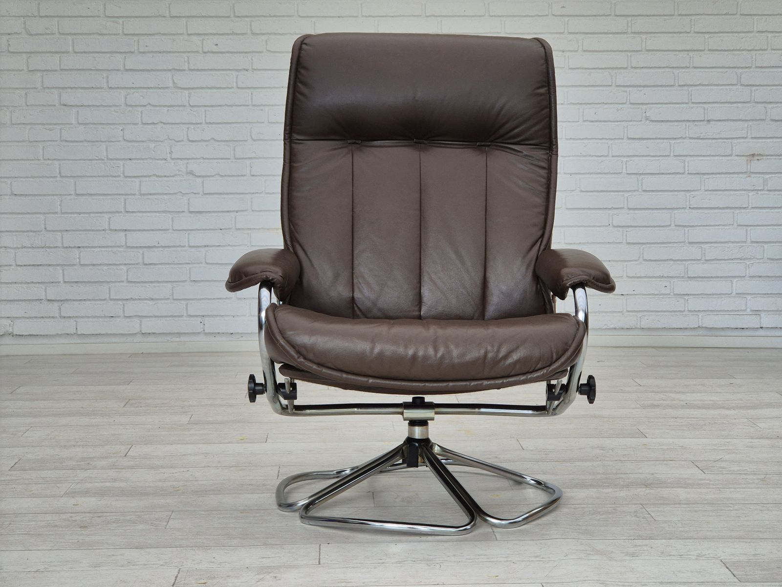 1970s, Danish Swivel Chair, Original Condition, Leather, Chrome Steel. photo 1300.0