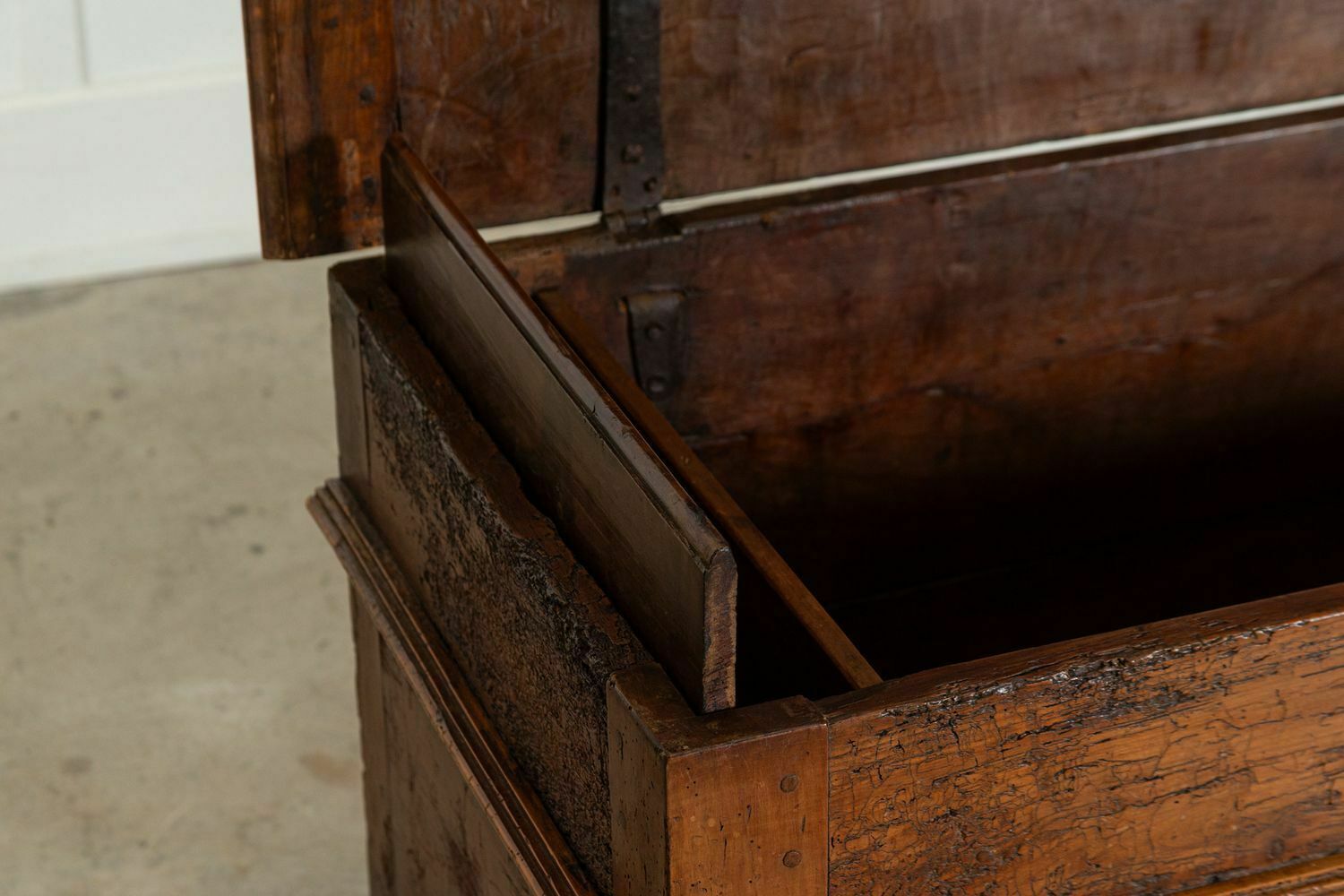 2243.0 17thc Italian Cedar Wood Coffer photo