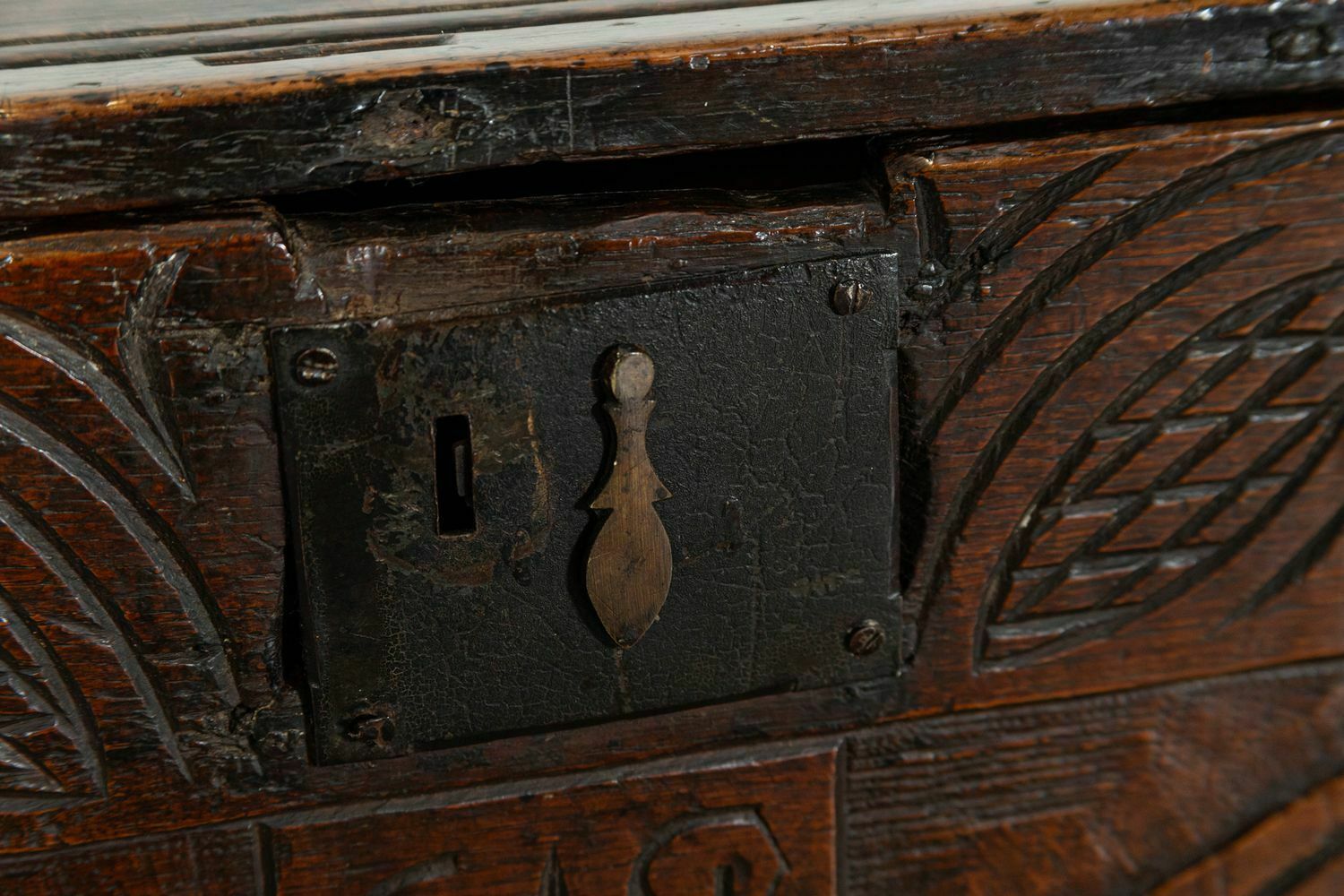 2243.0 17thc English Oak Coffer, 1700s photo
