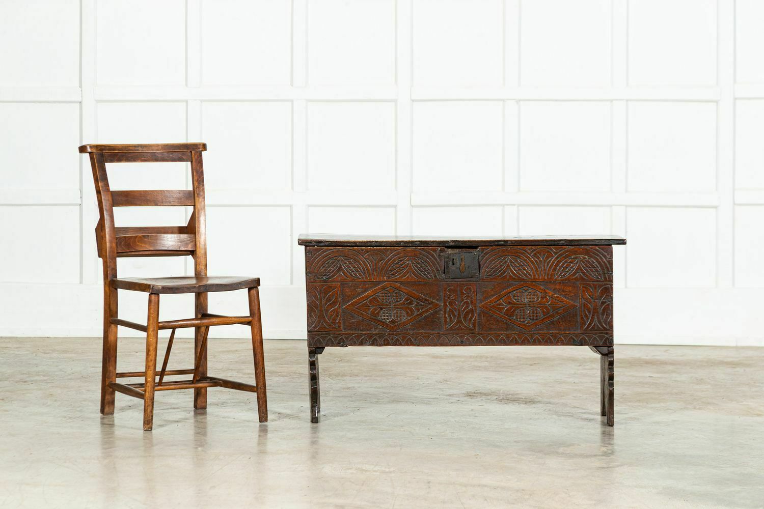 photo vinterior 17thc English Oak Coffer, 1700s