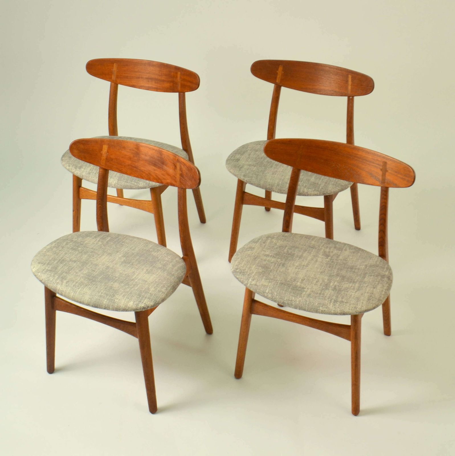 Set Of Four Hans Wegner Dining Chairs Ch30 For Carl Hansen & Søn photo for sale