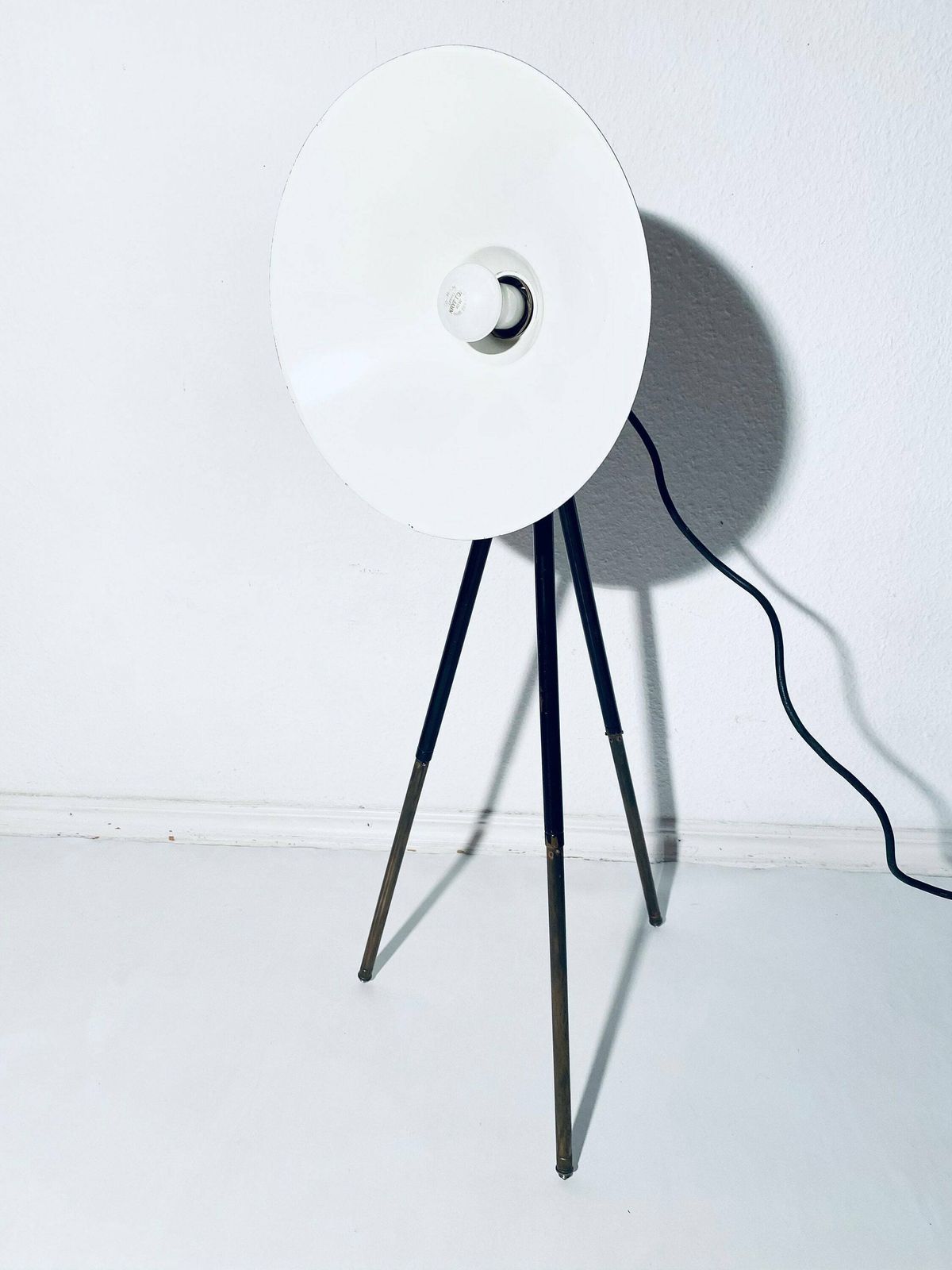 Extravagant Vintage Camera Tripod Floor Lamp / Industrial Decor photo furniture