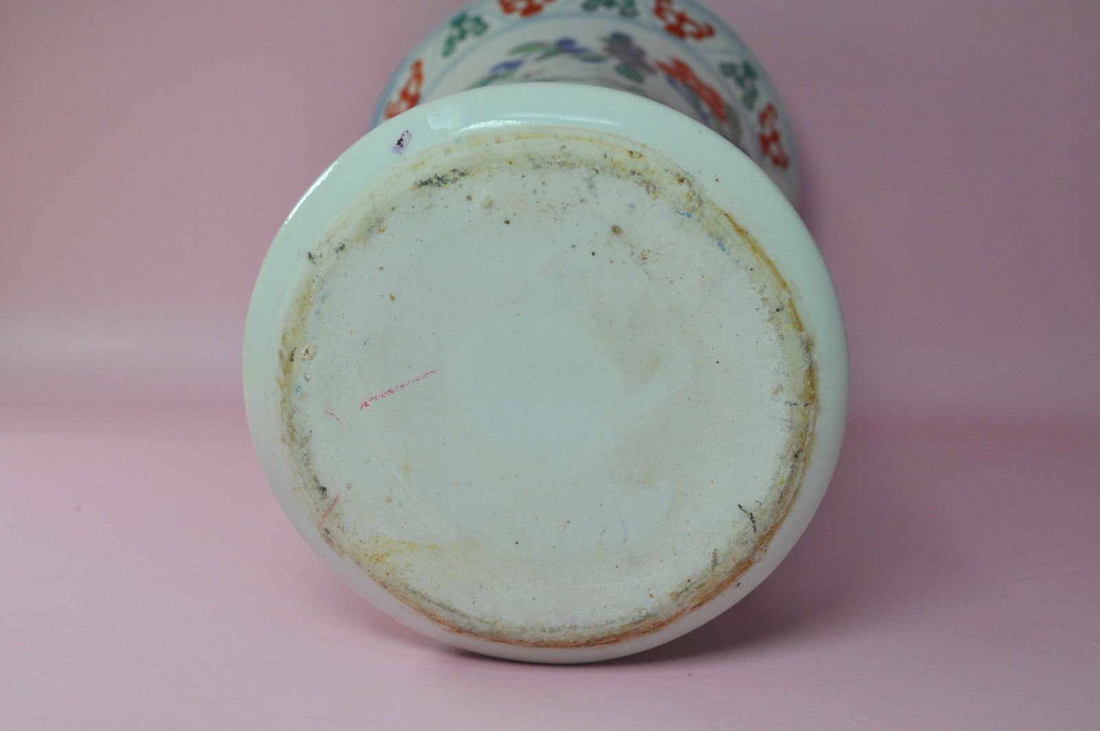 photo furniture Chinese Vase In Wucai Design