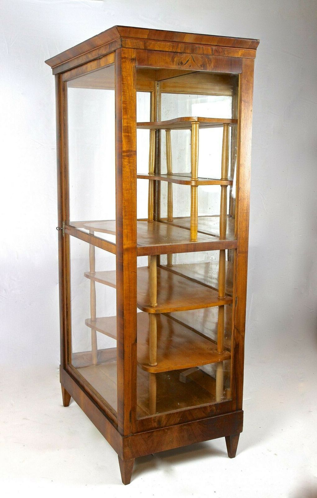 photo vintage 19th Century Biedermeier Nutwood Vitrine/ Display Cabinet, Austria Circa 1840