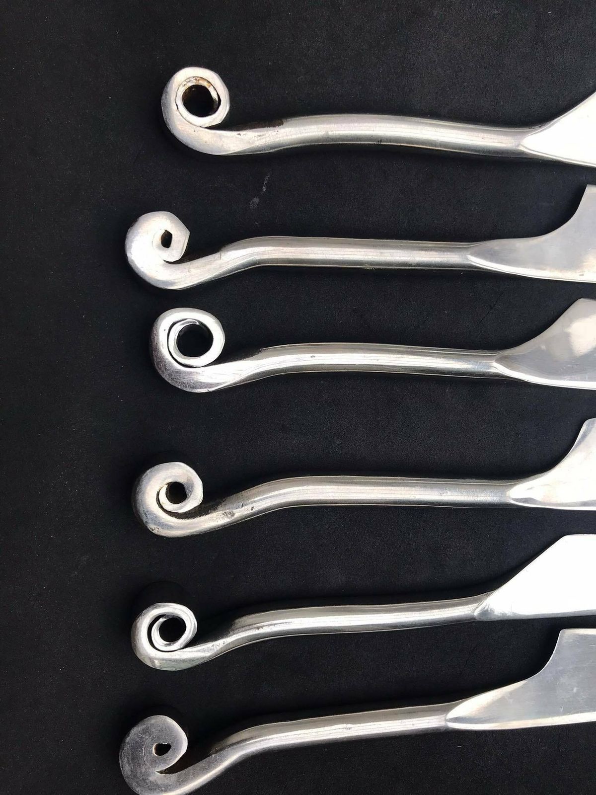Set 6 Forged Swirl Knives Flatware Twist Cutlery French Replacement Twisted Ends Spiral Swirl Brutalist Decor Medieval Style Viking photo vinterior
