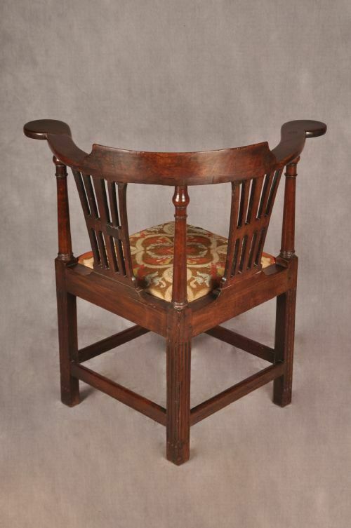 1500.0 Https://Www.Sellingantiques.Co.Uk/1061716/Fine 18th Century Corner Chair photo