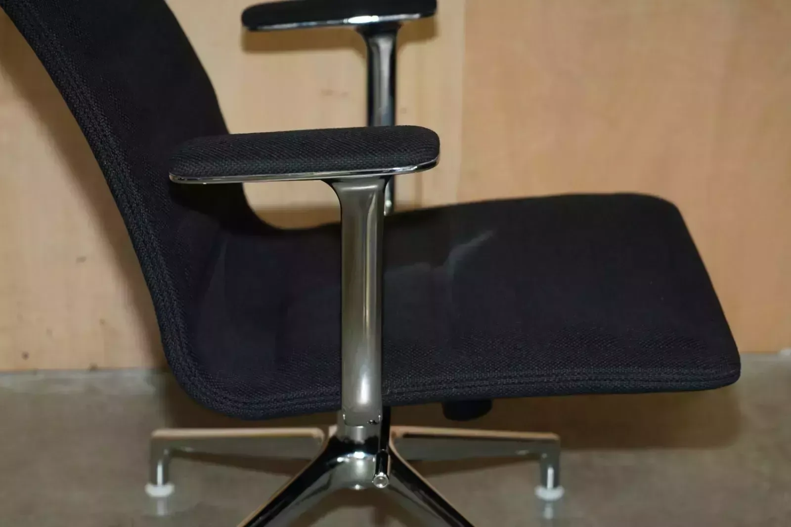 photo buy Pair Of Cappellini Lotus Office Lounge Armchairs By Jasper Morrison