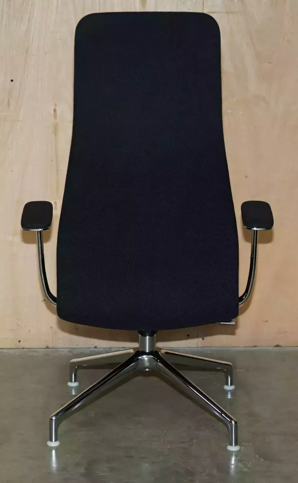 photo vintage Pair Of Cappellini Lotus Office Lounge Armchairs By Jasper Morrison
