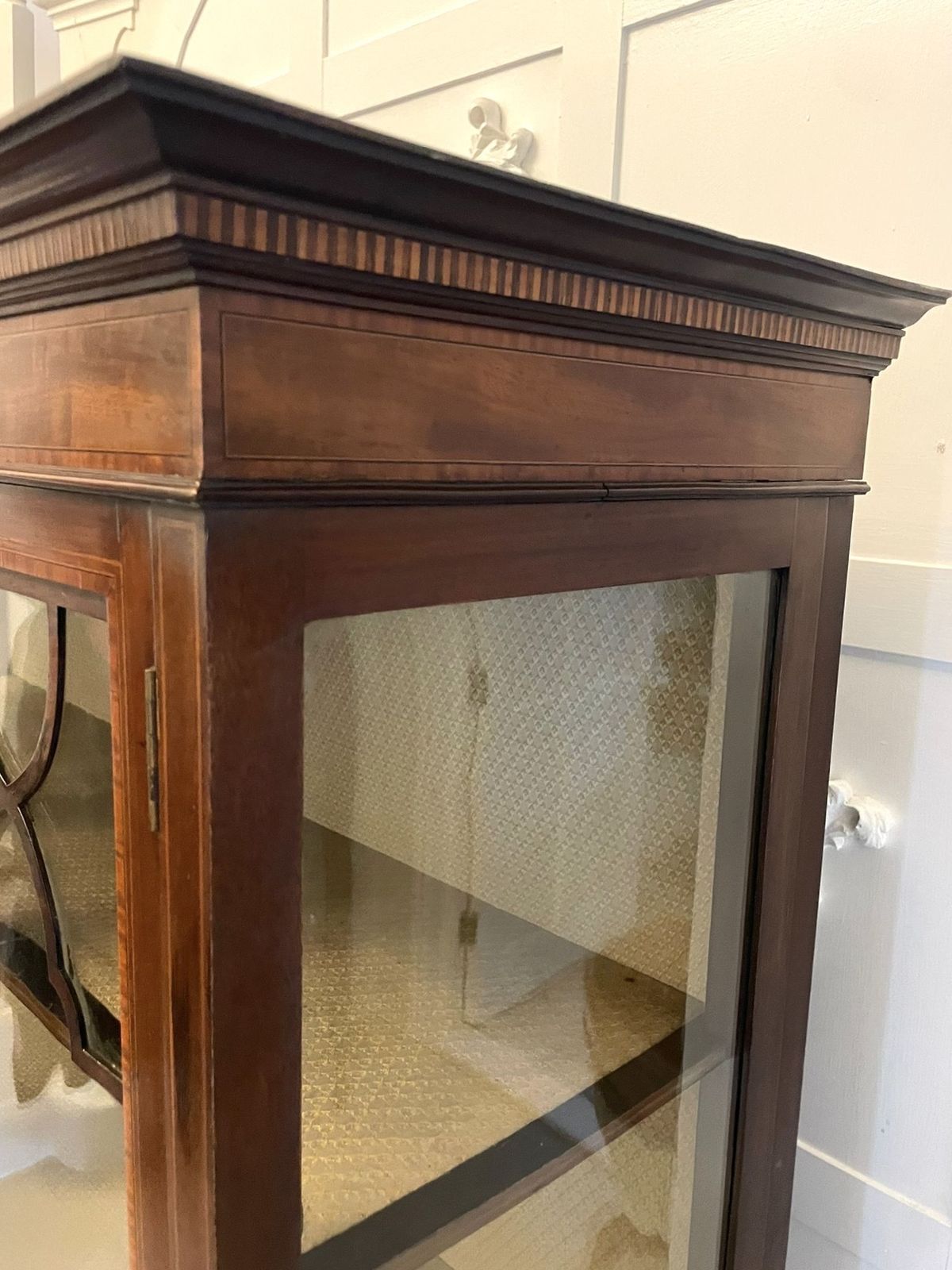 Antique Early 20th Century Superb Quality Inlaid Mahogany Display Cabinet photo for sale
