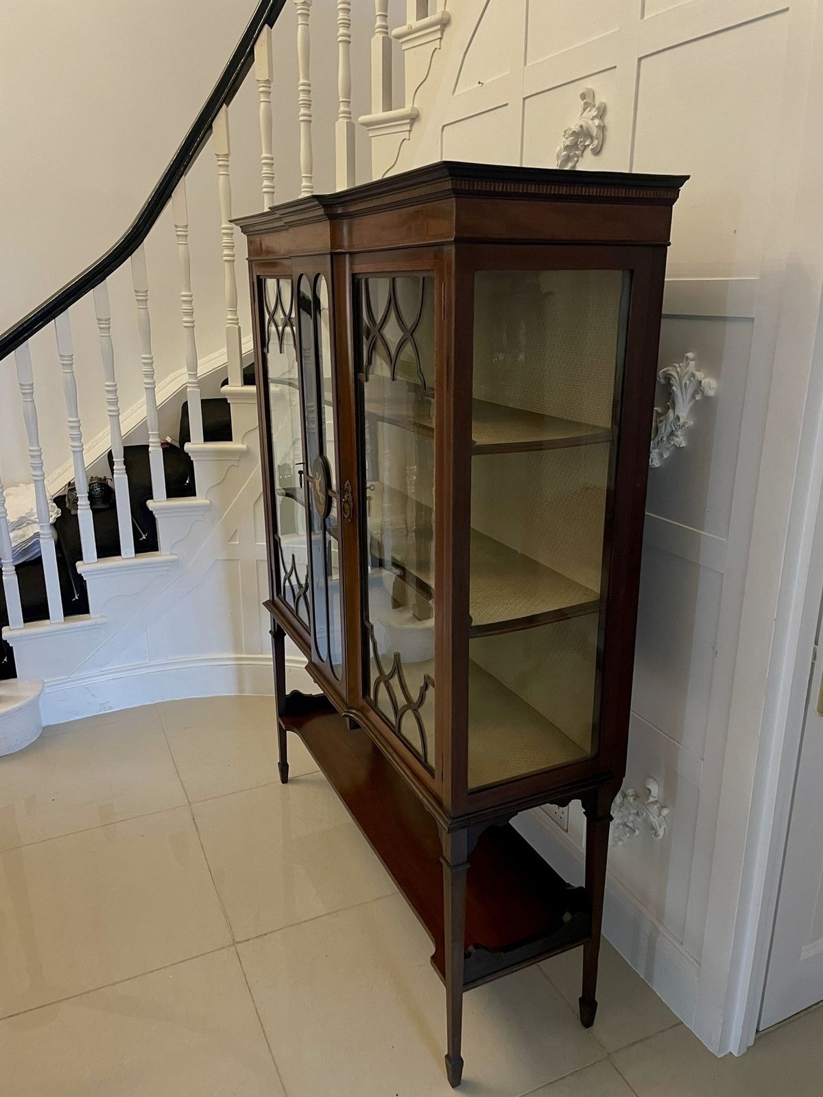photo furniture Antique Early 20th Century Superb Quality Inlaid Mahogany Display Cabinet