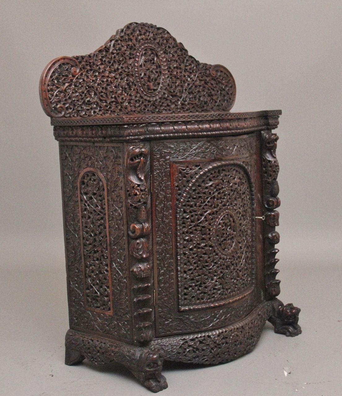 A Superb Quality 19th Century Anglo Indian Cabinet photo vinterior