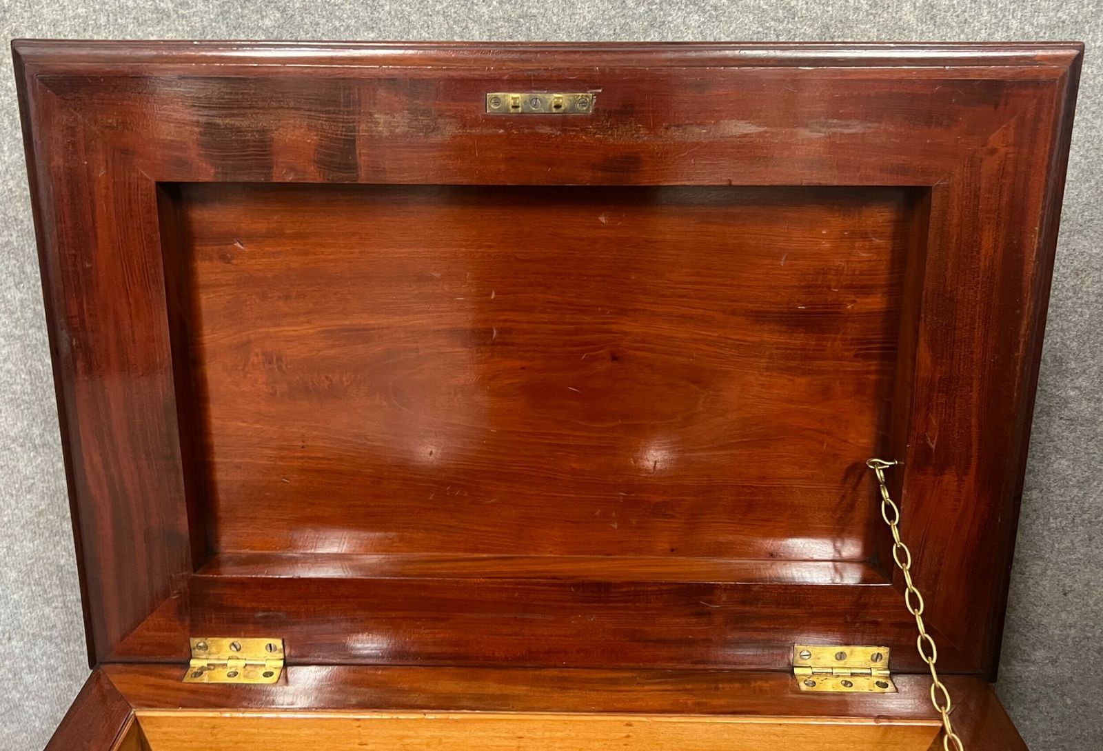 Irish Cellarette By Robert Strahan & Co Of Dublin photo vinterior