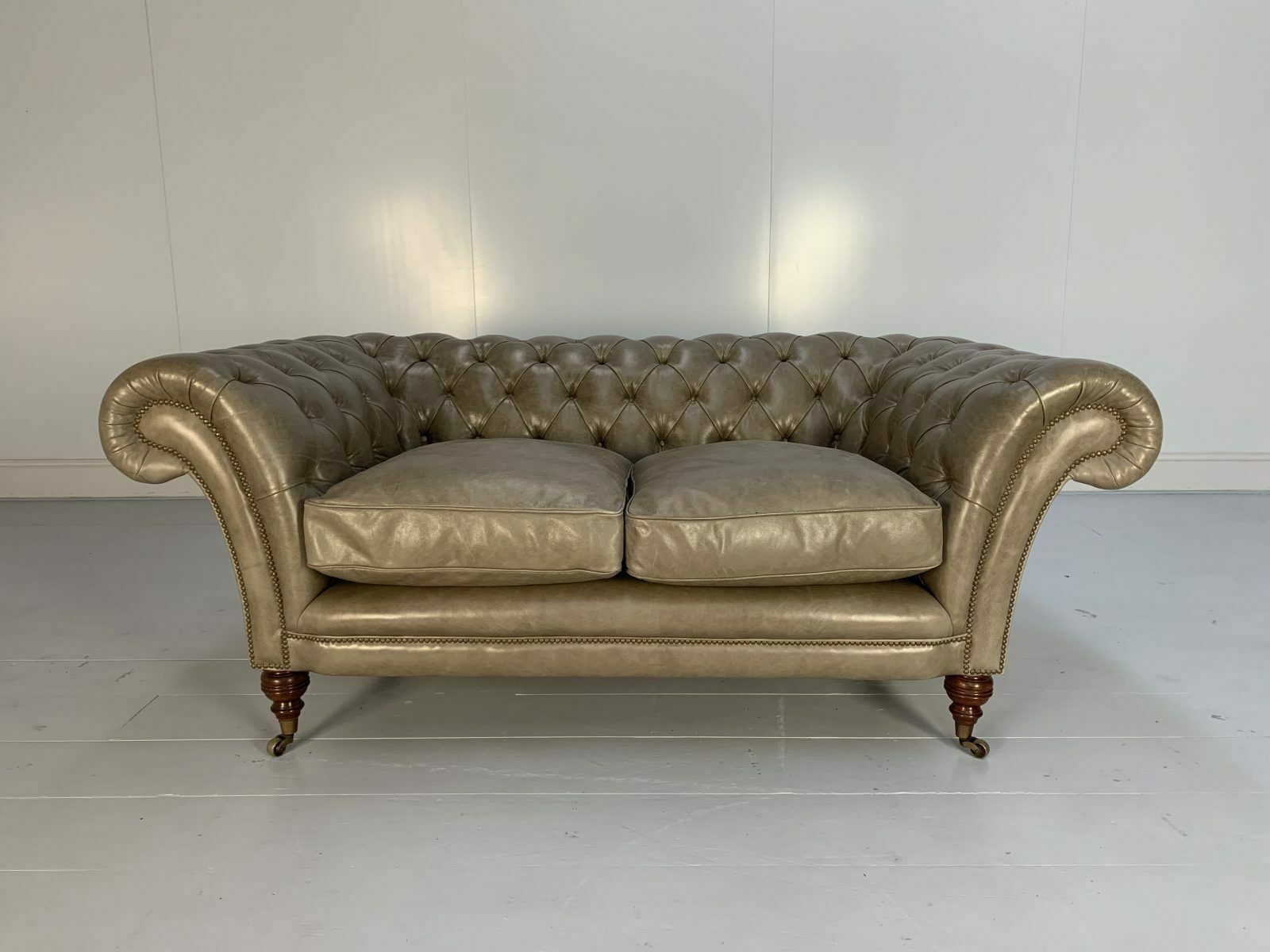 Pair Of Beaumont & Fletcher “Grenville” 2 Seat Chesterfield Sofas – In Grey Leather photo vinterior