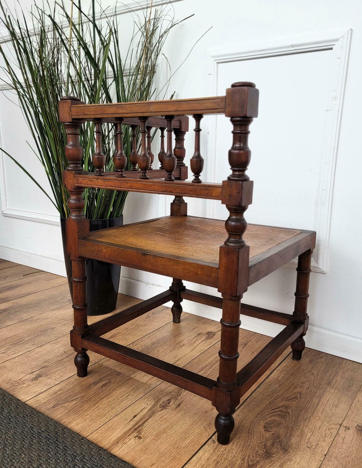 1950s Italian Neoclassic Carved Wooden Corner Chair photo 1042.0