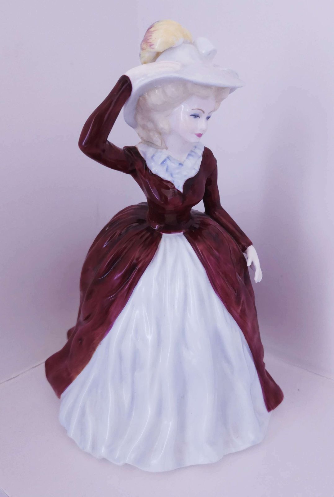 Coalport Ladies Of Fashion Ornamental Figurine 'Margaret' photo vintage