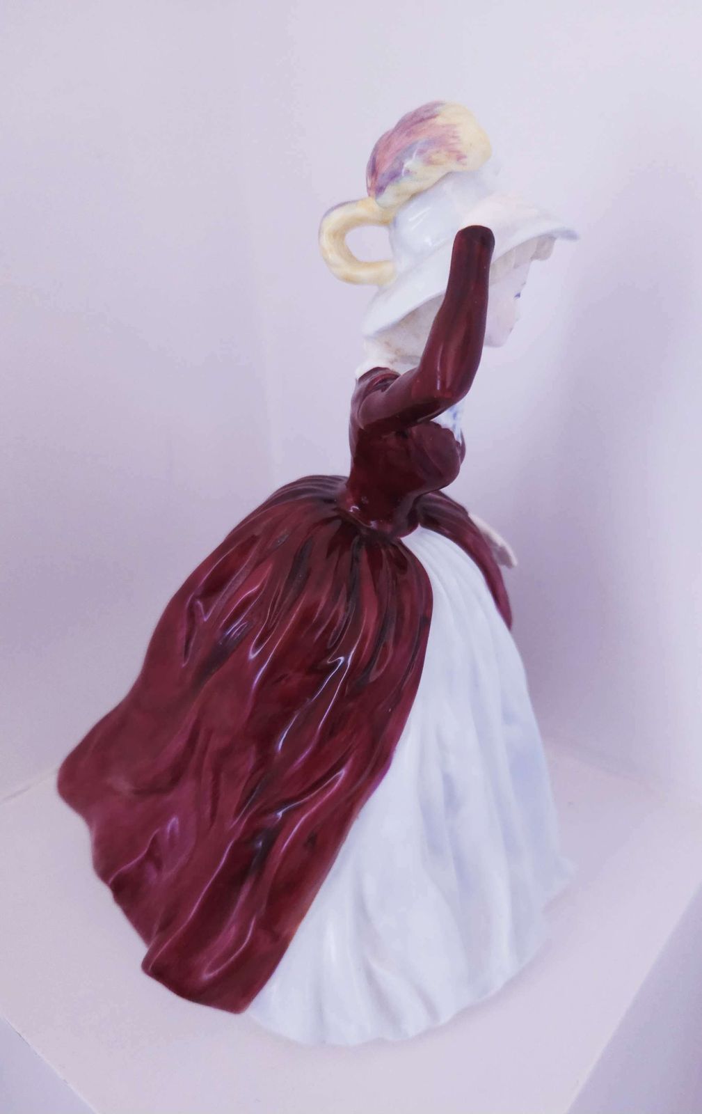 photo furniture Coalport Ladies Of Fashion Ornamental Figurine 'Margaret'
