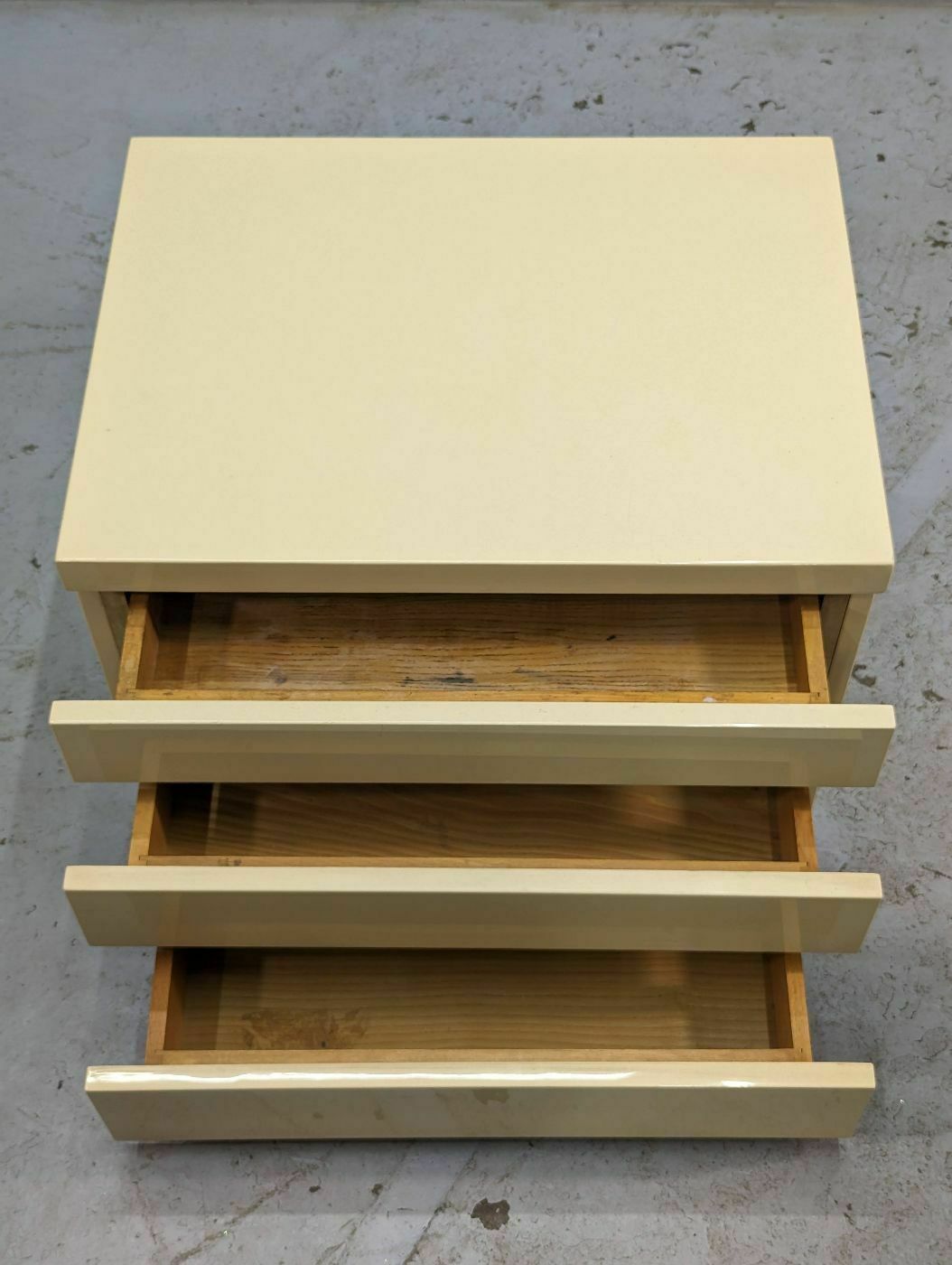 Pair Of Small Chest Of Drawers With 3 Cream Lacquered Drawers From The 80s By Jean Claude Mahey photo buy