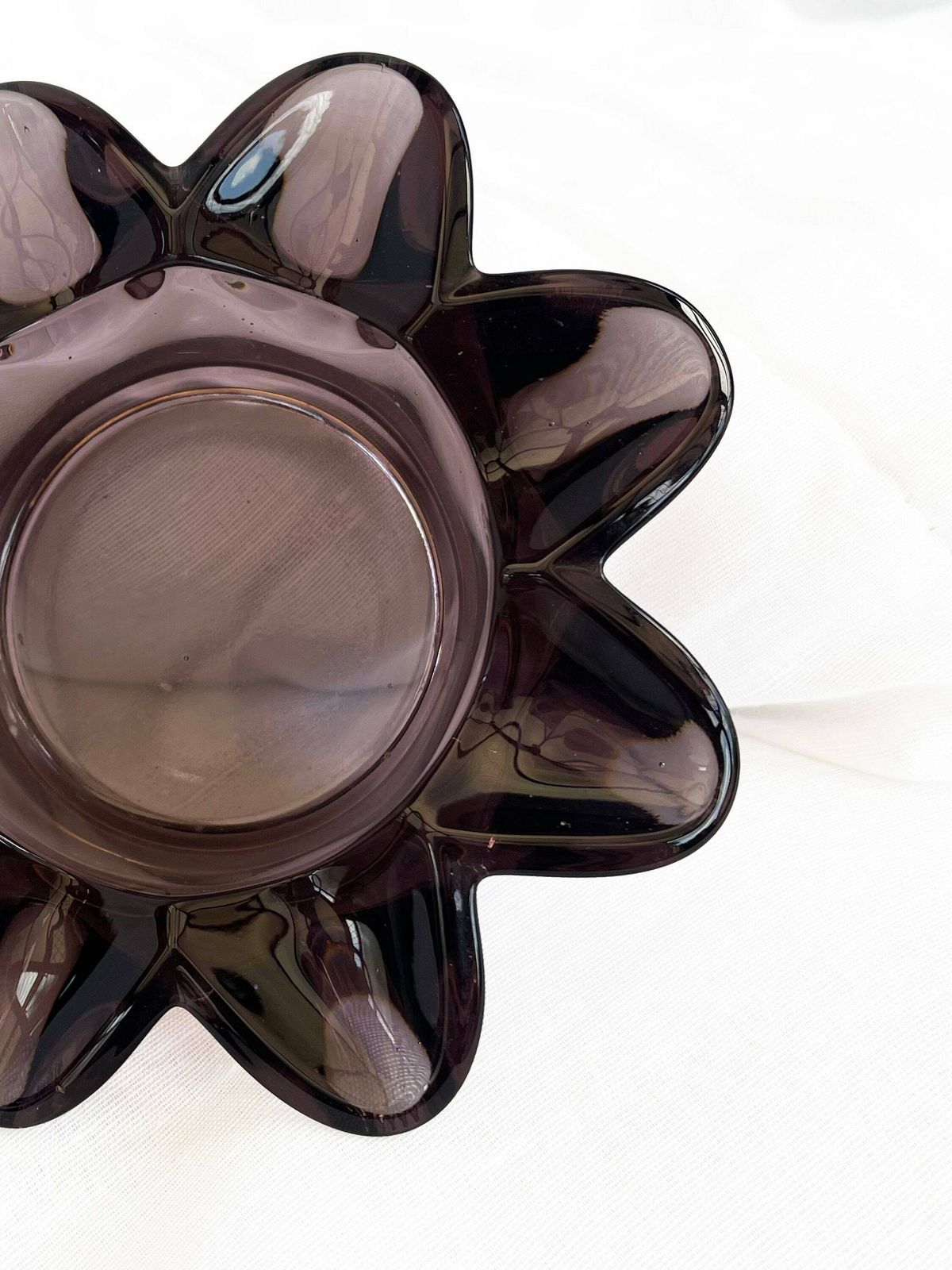 Sklo Union Czech Vintage Art Glass 1962. Amethyst Stylised Flower Design Glass Bowl