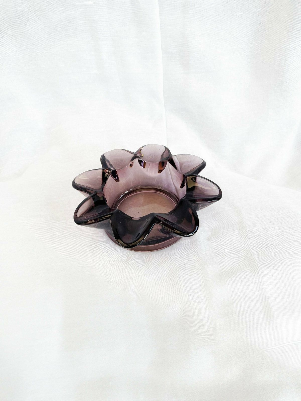 Sklo Union Czech Vintage Art Glass 1962. Amethyst Stylised Flower Design Glass Bowl photo furniture