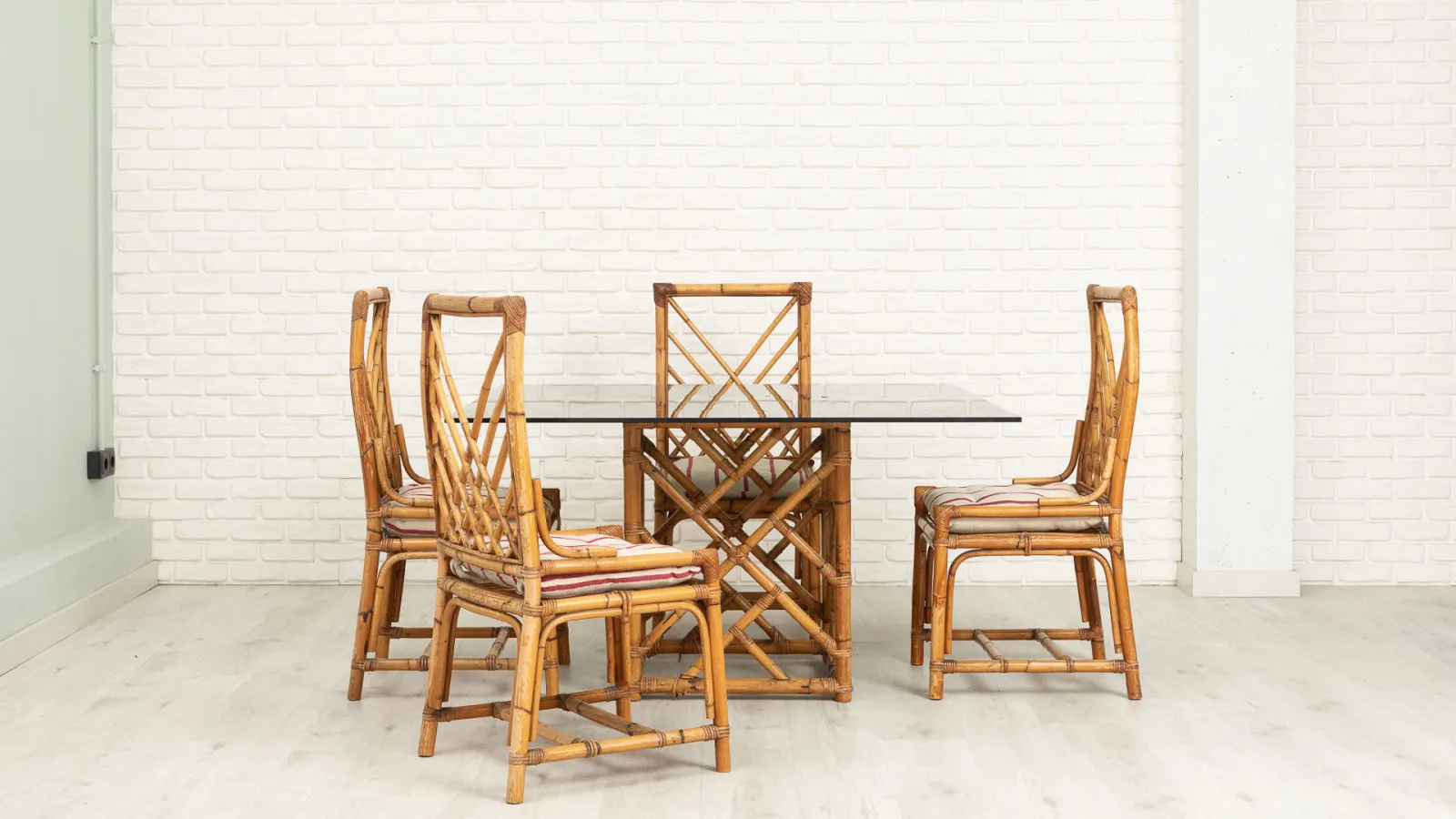 Natural Bamboo Garden Table And Chairs photo 1900.0