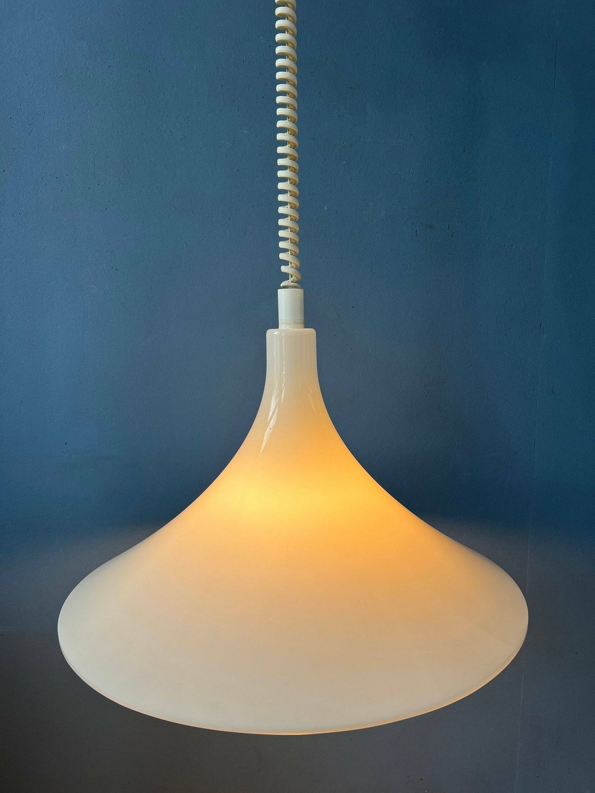Mid Century Witte Space Age Heksenhoed Hanglamp photo 319.0