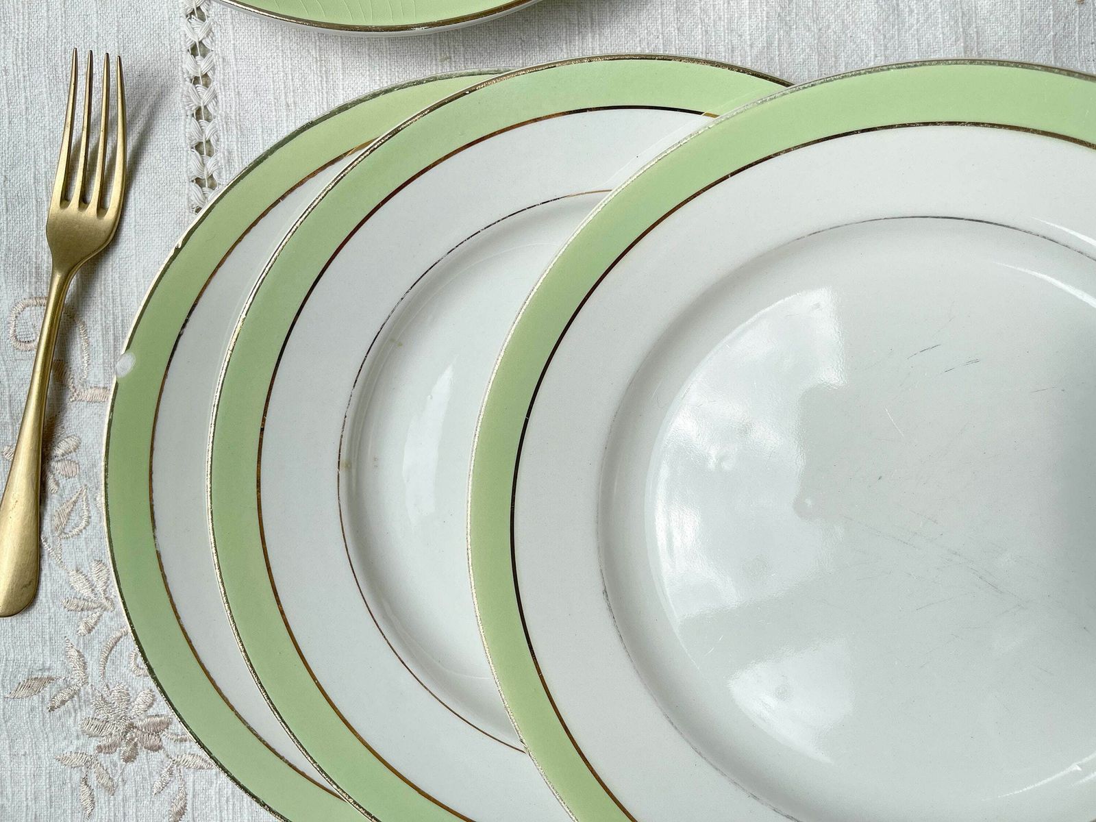 photo furniture 6 Vintage French Flat Plates Orchies "Villars" 1950 White Green Gold   French Flat Plates   Vintage French Tableware