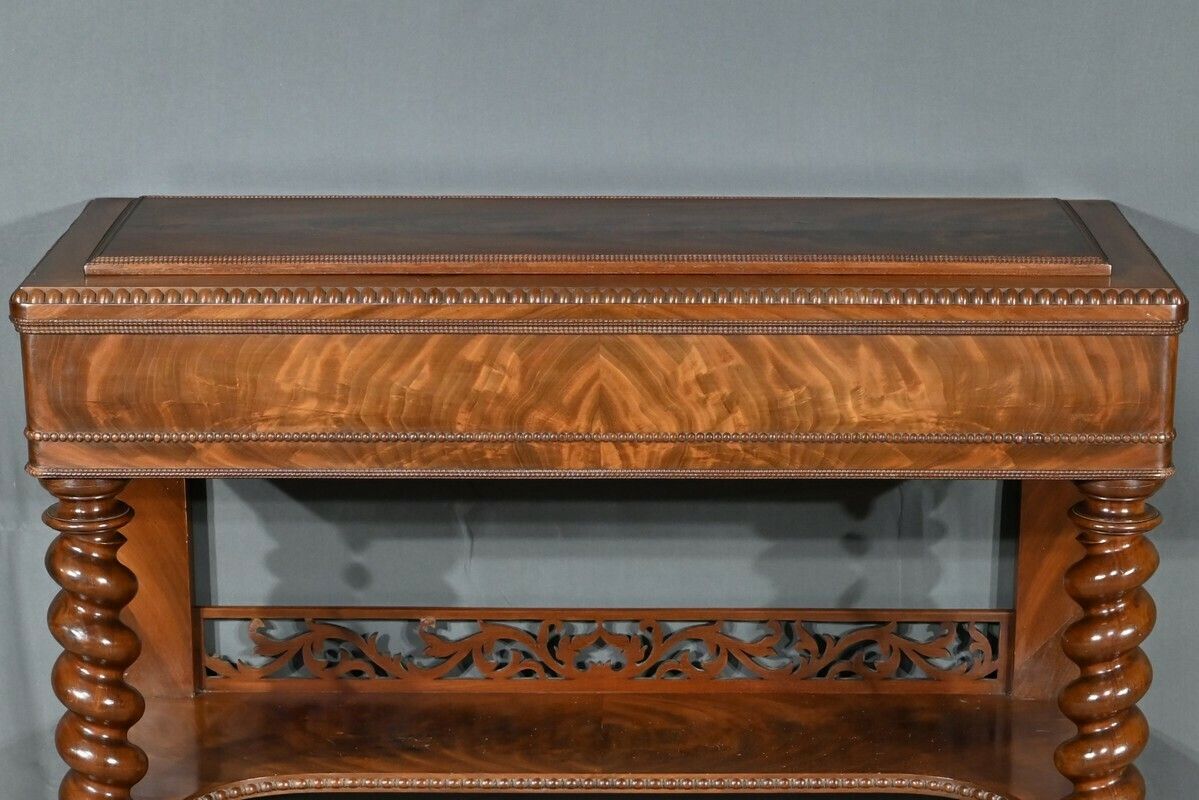 photo furniture Mahogany Planter, Restoration Style – Mid 19th Century