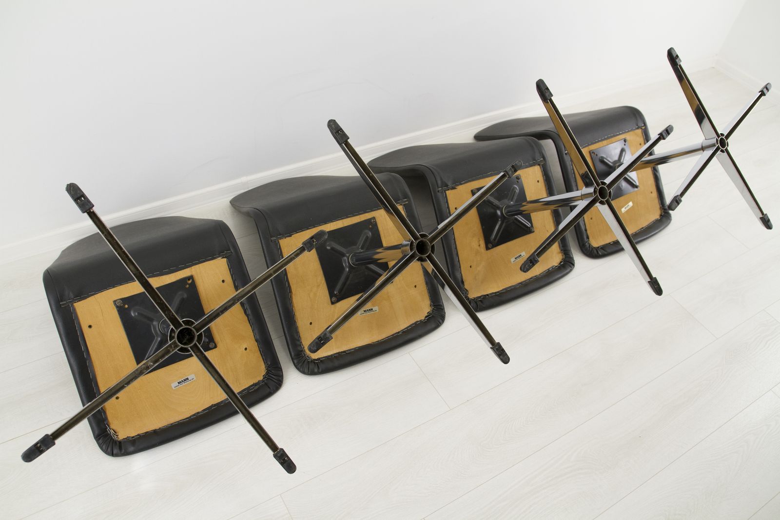 Mid Century Modern Dining Chairs, Set Of 4 Black Swivel Chairs photo vinterior