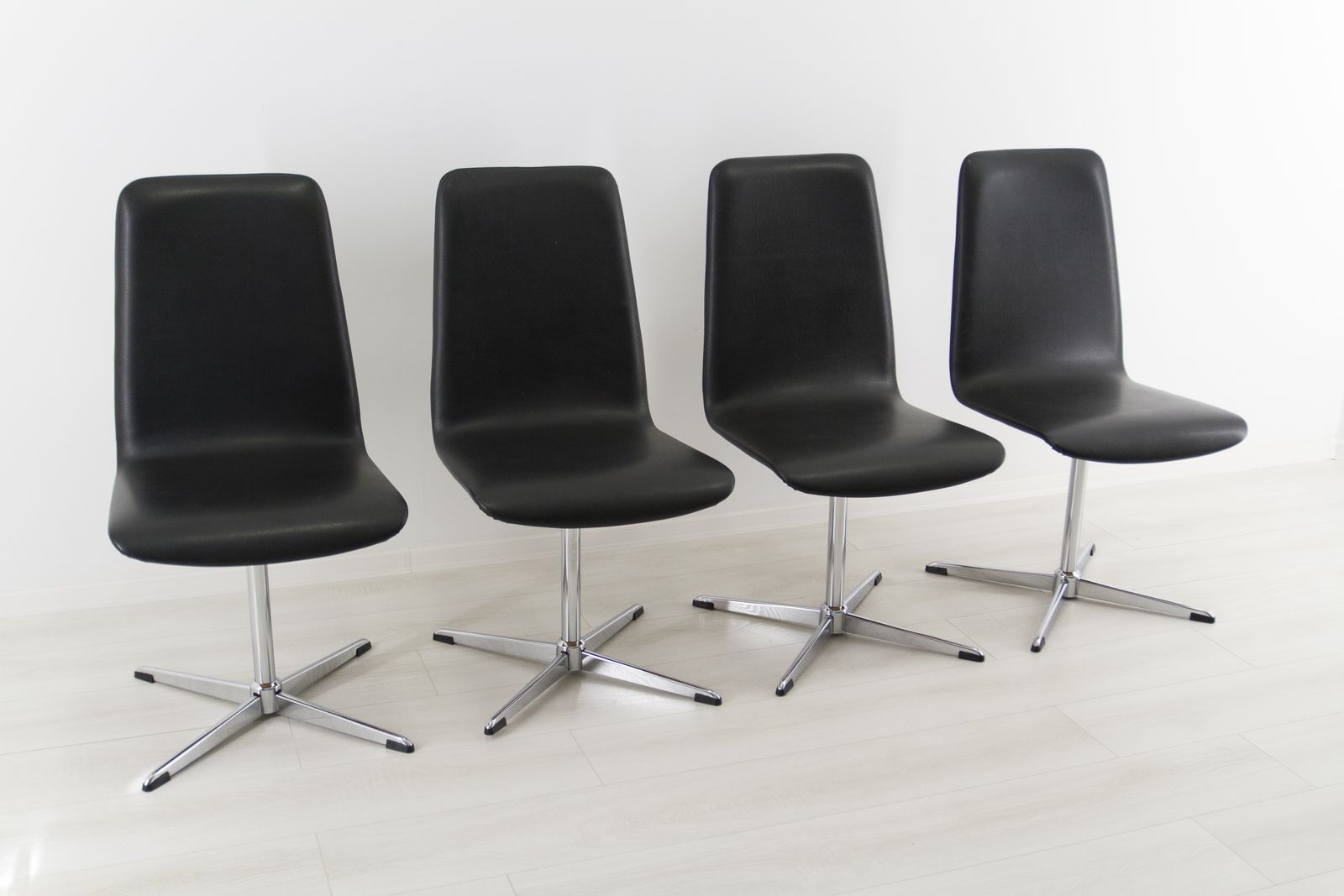 Mid Century Modern Dining Chairs, Set Of 4 Black Swivel Chairs