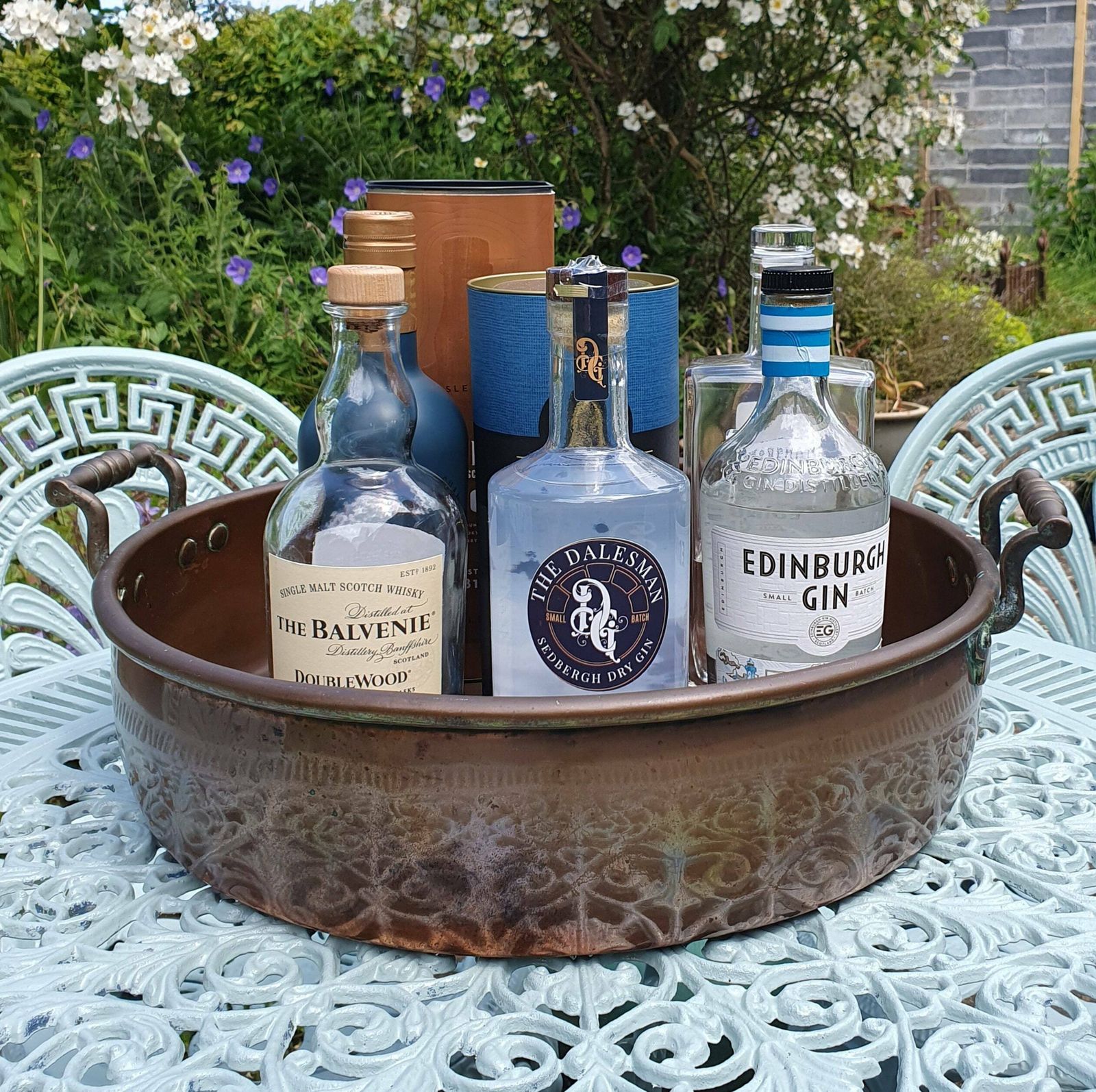 A Magnificent 17 Inch (43cm) Antique Roll Top Copper Jam Pan   Decorative Piece, Kitchen Storage, Planter, Drinks Tidy, Early 20th Century