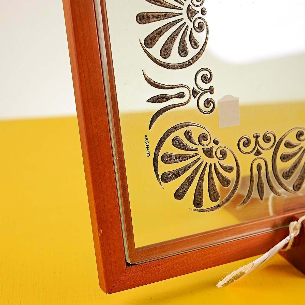 Vintage Houten Lijst Met Zilverfolie Gedecoreerd Glas photo for sale