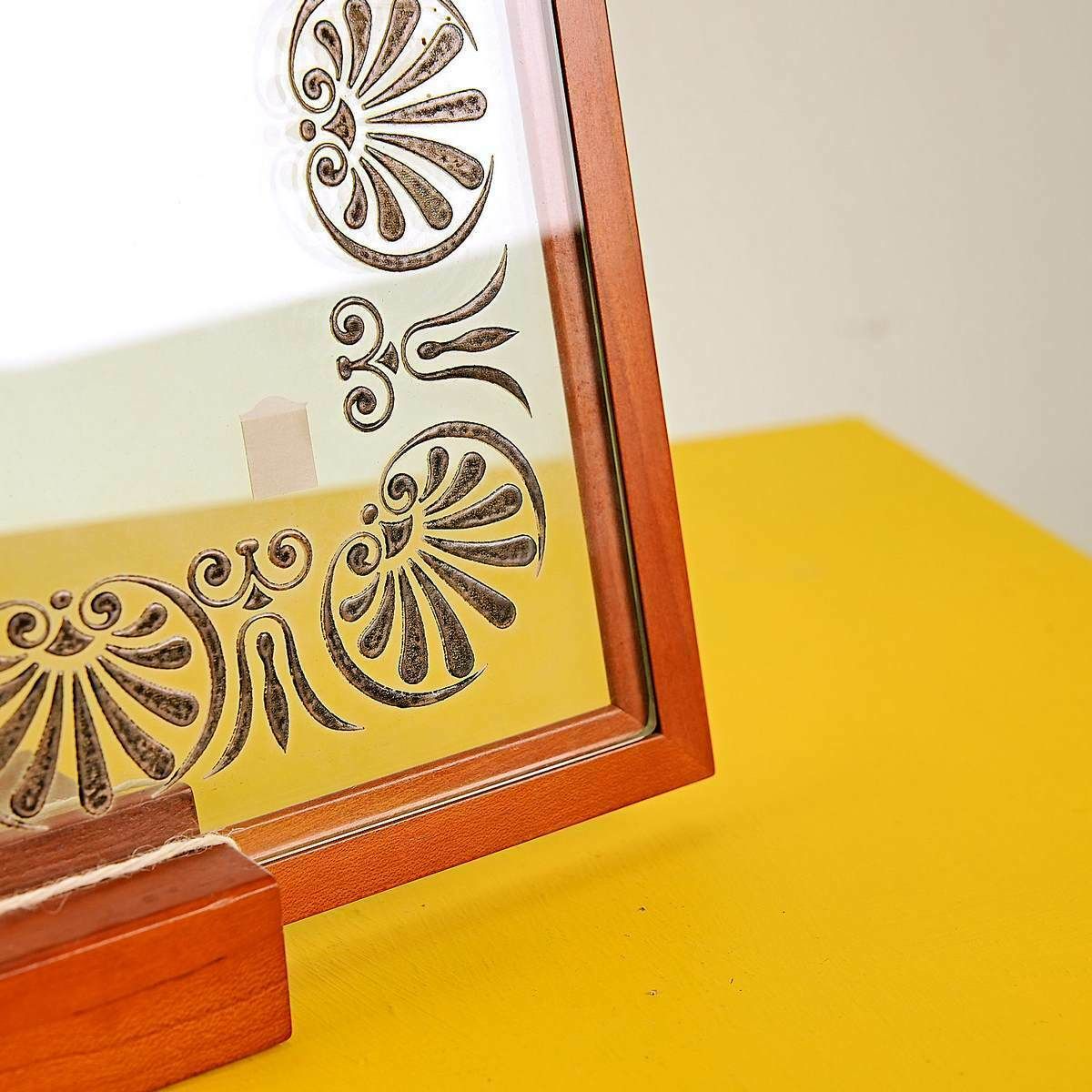 Vintage Houten Lijst Met Zilverfolie Gedecoreerd Glas photo Woonaccessoires