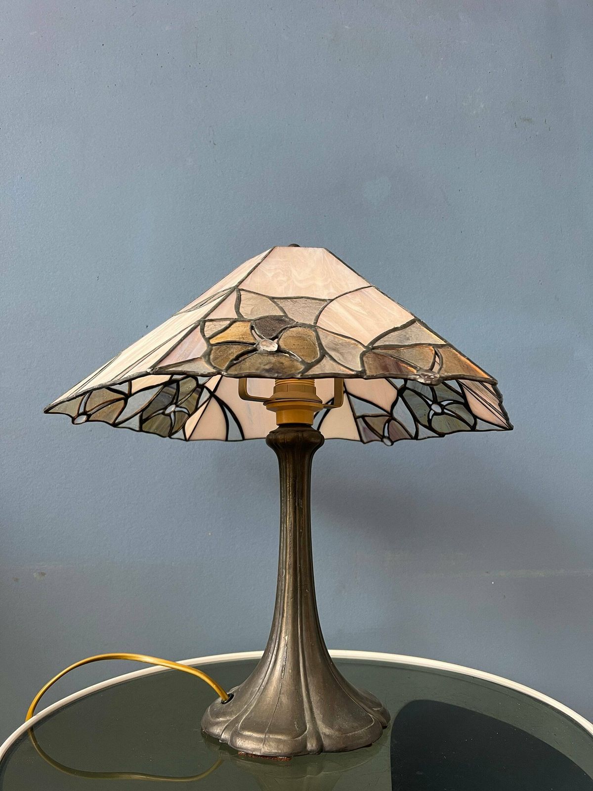 Colourful Art Deco Stained Glass Table Lamp photo vinterior