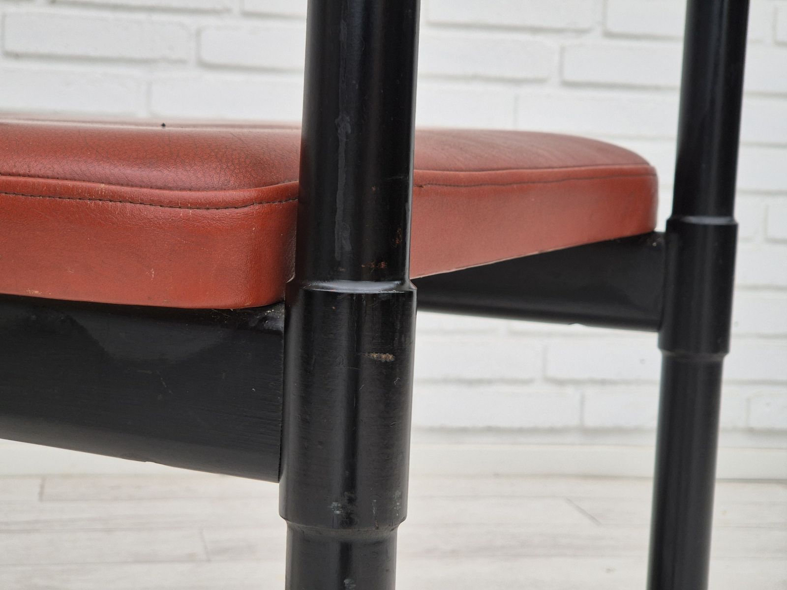 photo buy Jaren 1970, Set Van 4 Finse Fauteuils Van Lepokalusto, Berkenhouten Frame, Leer.