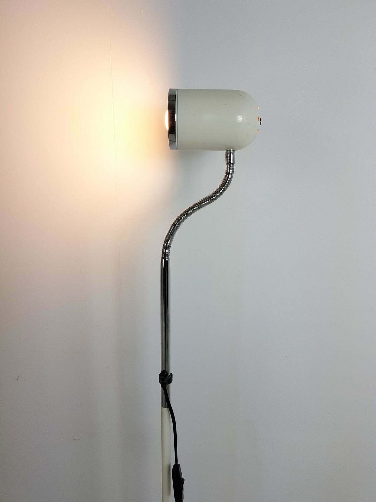 Vintage Floor Light   Retro photo vintage