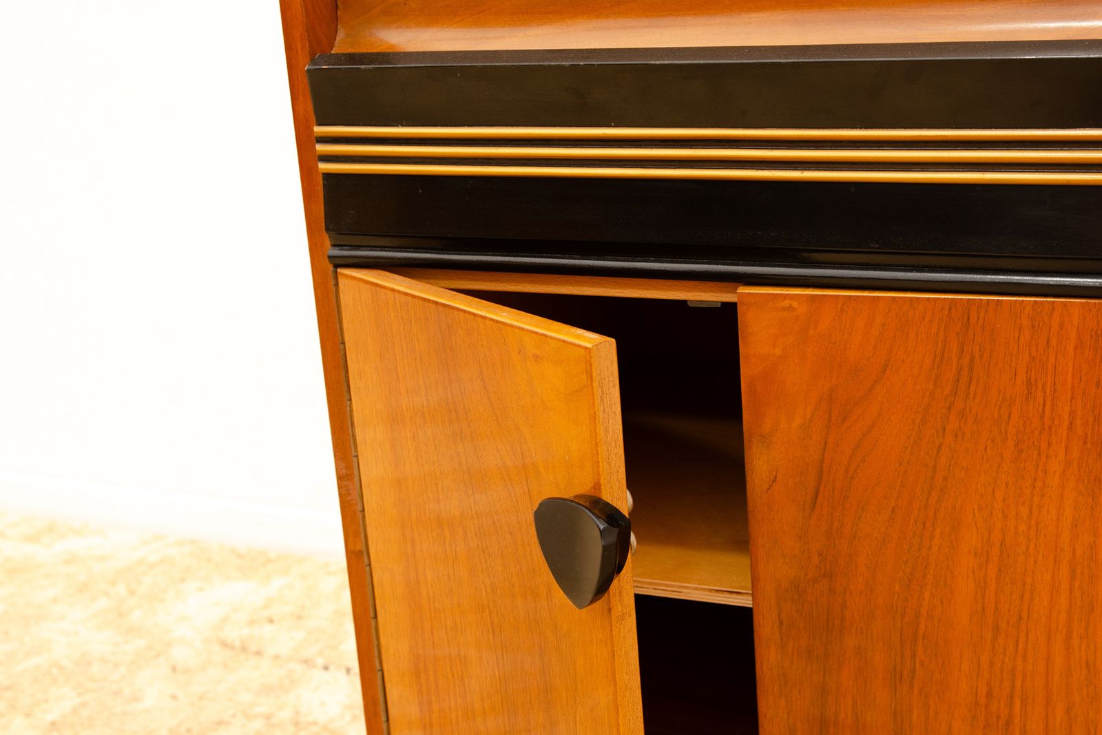 photo furniture Mid Century Cabinet With Build In Gramophone And Radio, 1950´S