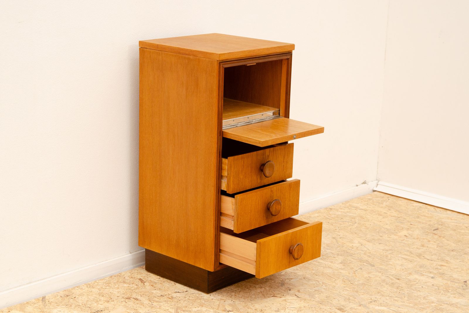 photo vinterior Mid Century Chimney Chest Of Drawers By Up Závody, 1958