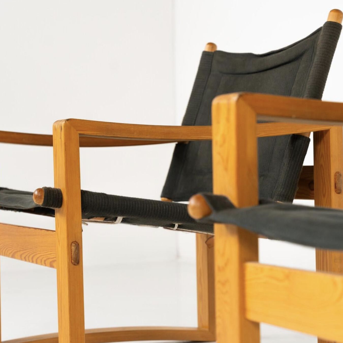 photo vinterior Mid Century Modern Pair Of ‘Safari’ Armchairs By Børge Jensen For Bernstorffsmin