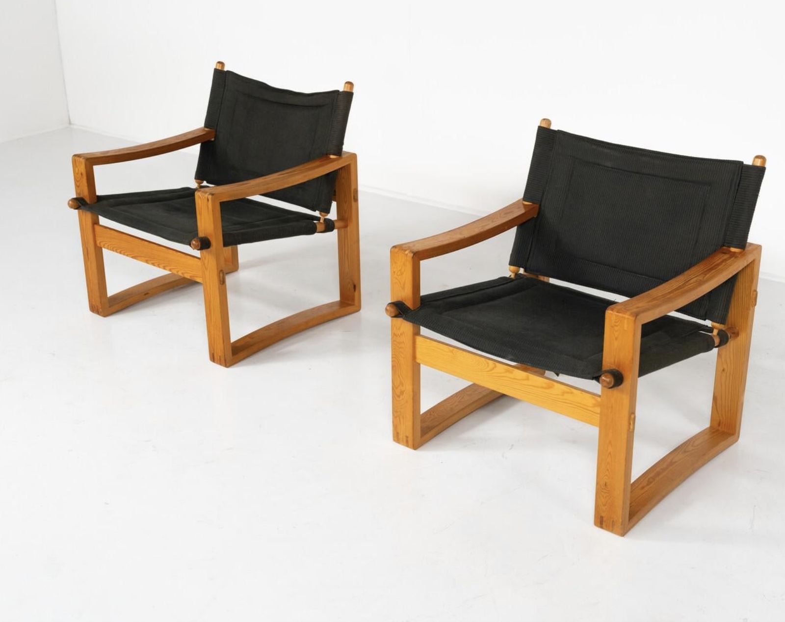 photo buy Mid Century Modern Pair Of ‘Safari’ Armchairs By Børge Jensen For Bernstorffsmin