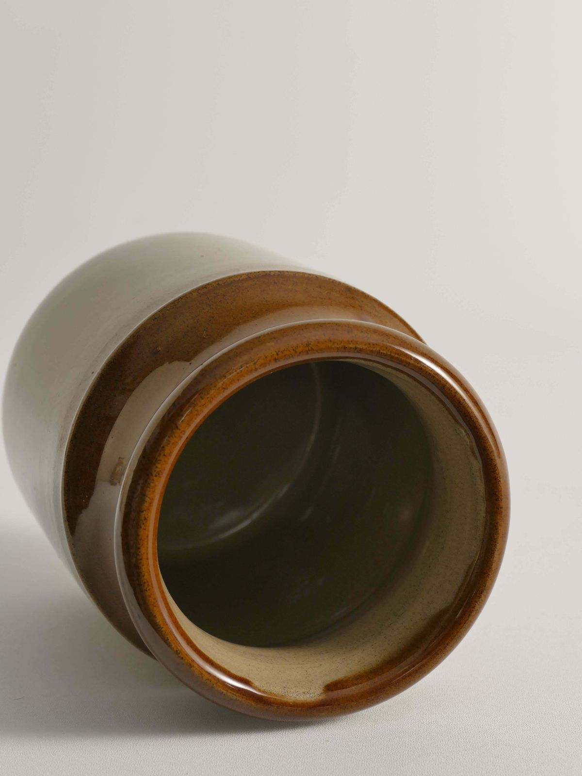 English Farmhouse Stoneware Jar By Moira, England, Late 20th Century photo vinterior