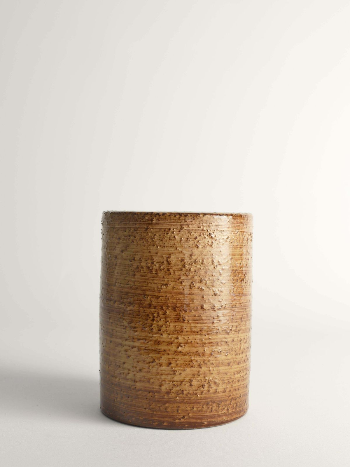 Scandinavian Modern Brown Cylindrical Vase, Jerk Werkmäster, Nittsjö Sweden 1960 photo for sale