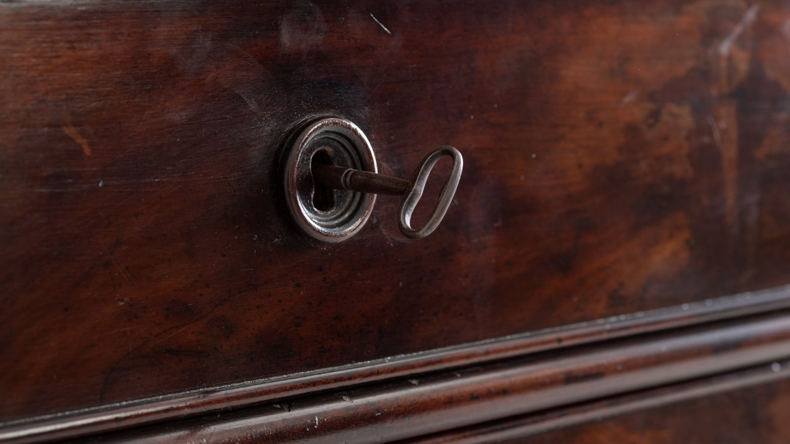 19th Century Walnut Chest Of Drawers photo vinterior