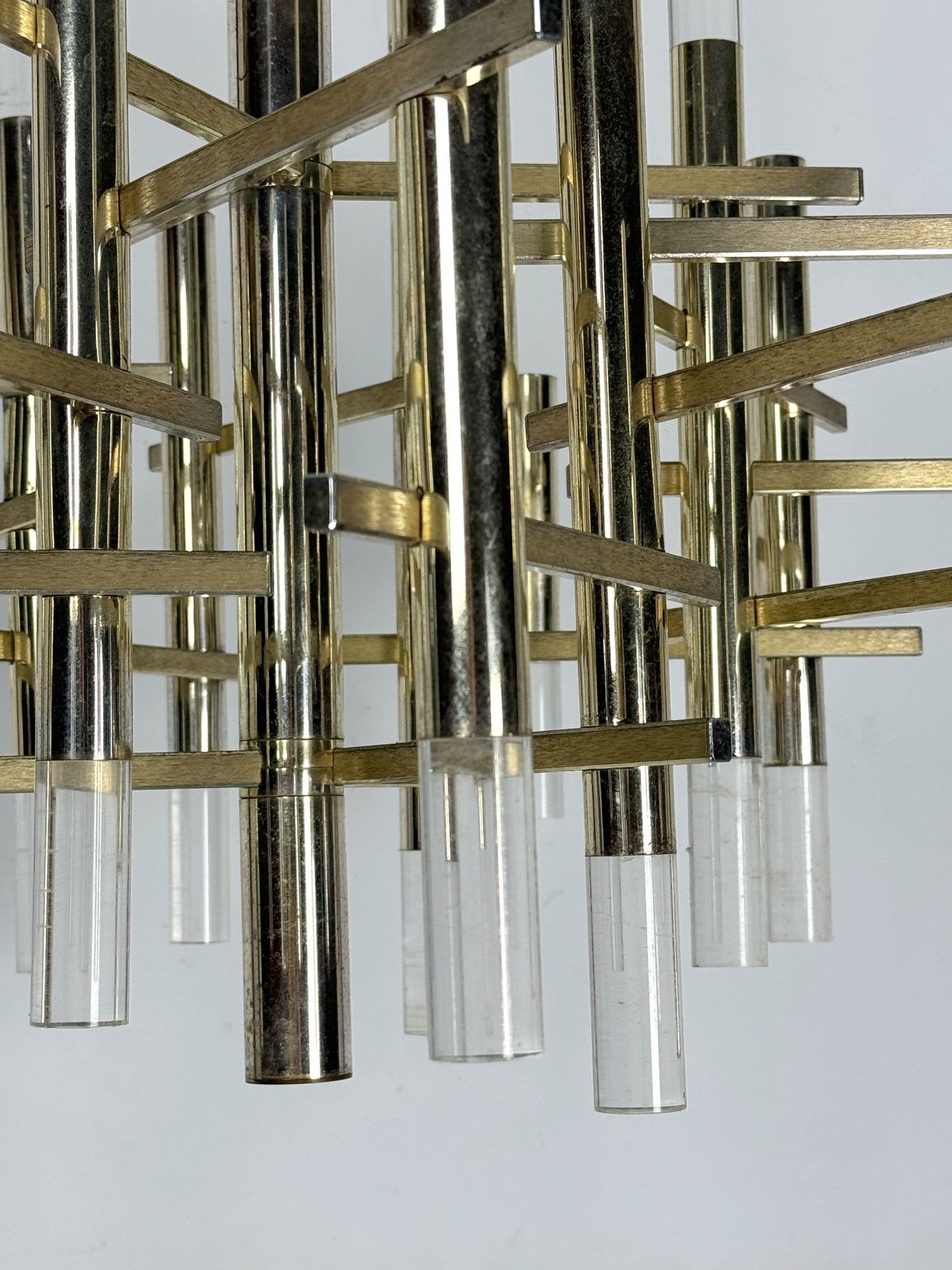 photo furniture Sciolari 15 Lights Slight Gilded Chrome And Perspex Chandelier Model Ice, Italy 60s