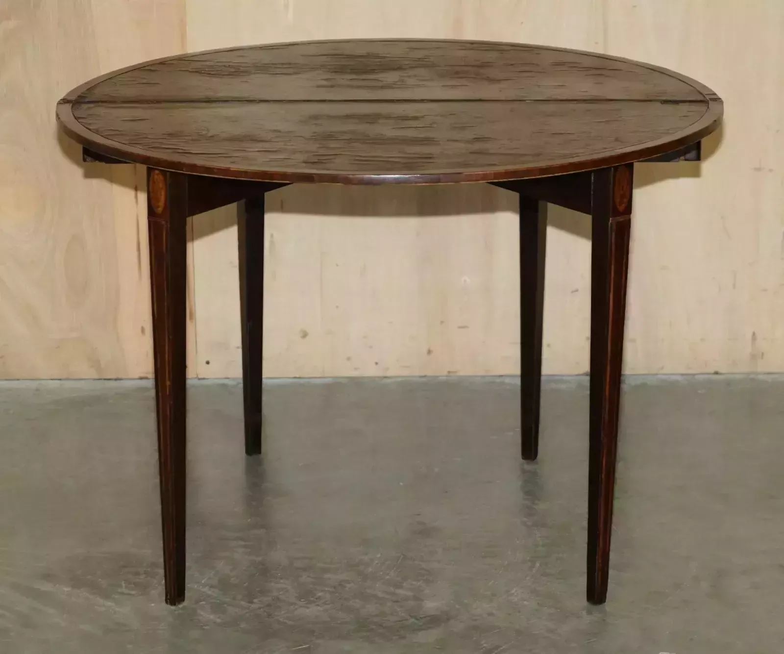 photo vinterior Original Distressed Antique Georgian Sheraton Demi Lune Carved Table Leather Top