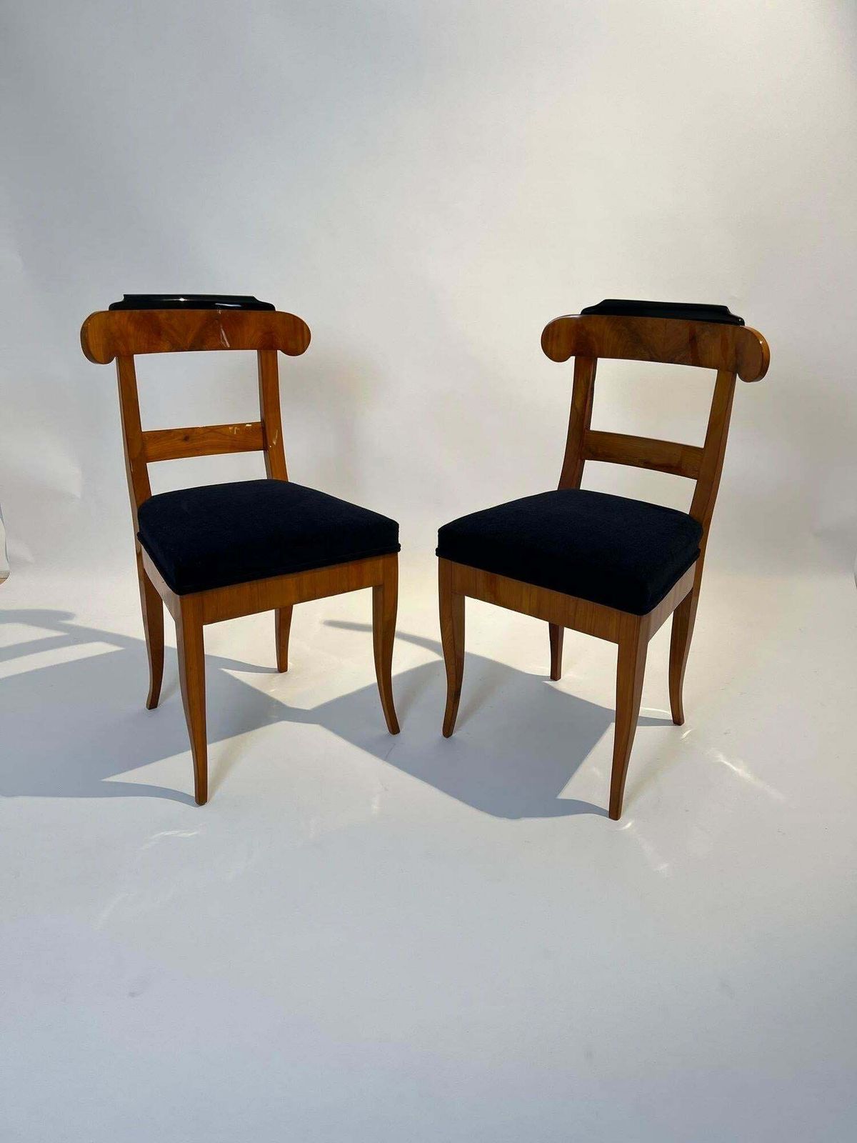 photo vintage Set Of Five Biedermeier Chairs, Cherry Wood, Germany Circa 1830