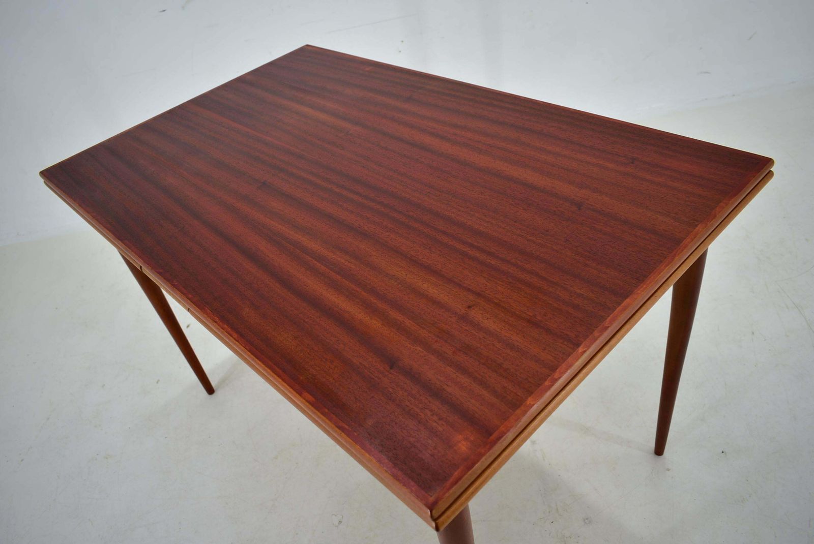 photo vintage 1960s Mahogany Dining Table, Czechoslovakia